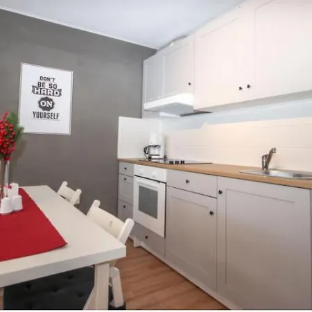 Lidzy Apartman * See