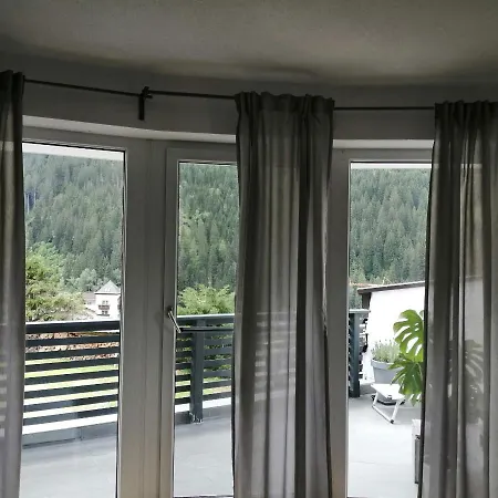 Lidzy Apartman * See